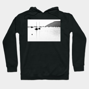 Le port du Conquet au calme Hoodie